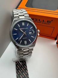 SNILLE Blue Sunray Steel – L’Élégance Classique au Style Distinctif